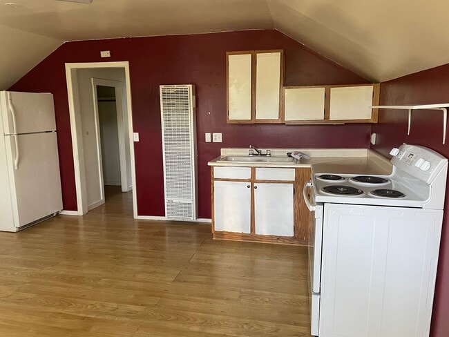 Building Photo - 1 Bedroom 1 bathroom Apt