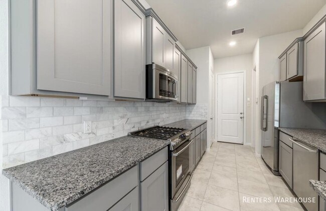 Building Photo - STUNNING 3 bedroom townhome for lease!!