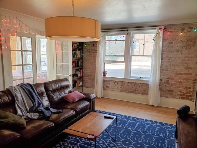 Building Photo - Laurel220 (KC-JF)