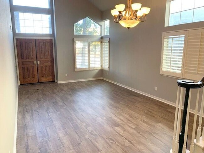 Building Photo - Bent Creek San Ramon 5 BD, 3 BA 2 car atta...