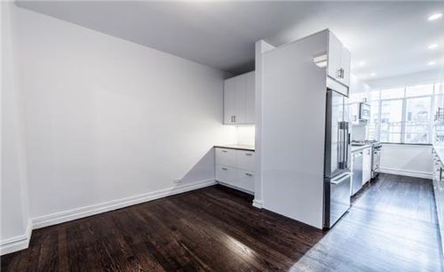 Building Photo - 270 W 24th St