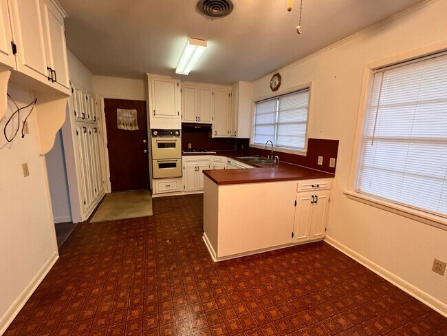 Foto del edificio - SINGLE FAMILY BRICK HOME IN NORTH HIGHLAND