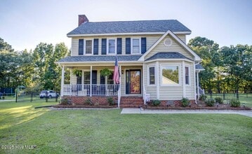 Building Photo - 2232 Valley Dr