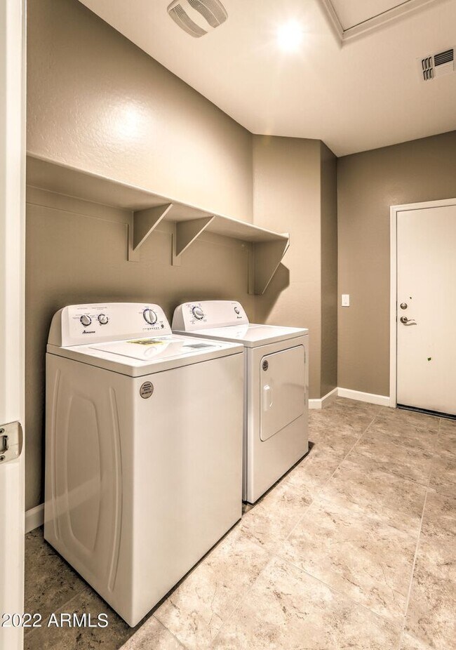 Foto del edificio - 30358 W Crittenden Ln