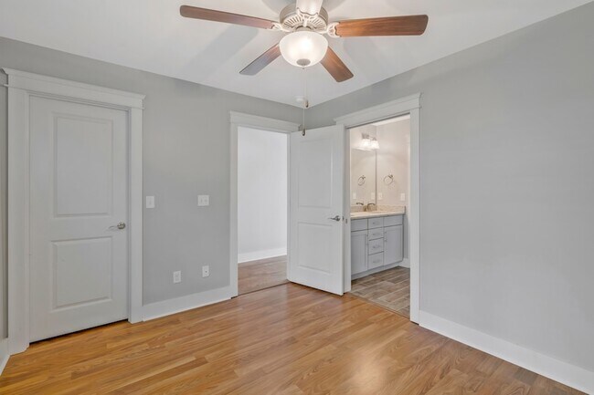 Foto del edificio - 5904A Carl Pl