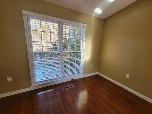 Building Photo - 2592 Stoney Brook Ln NE
