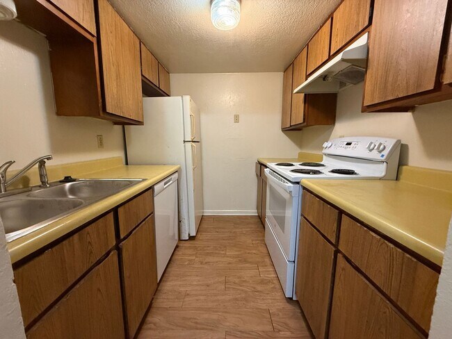 Foto del edificio - 4306 Lake Rd