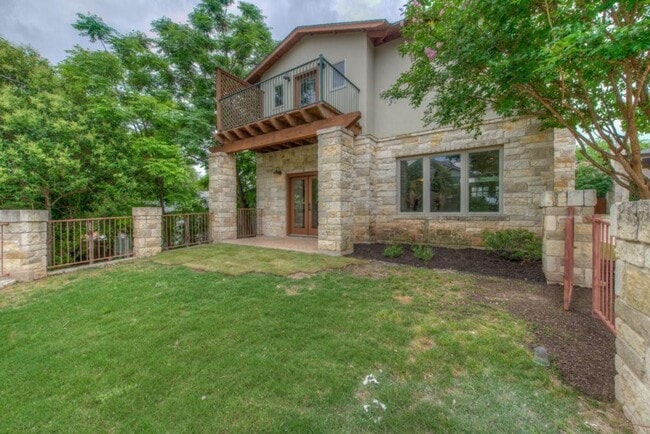 Building Photo - 605 Peacock Ln #C C