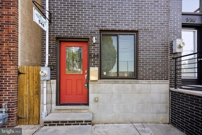 Building Photo - 548 E Hewson St