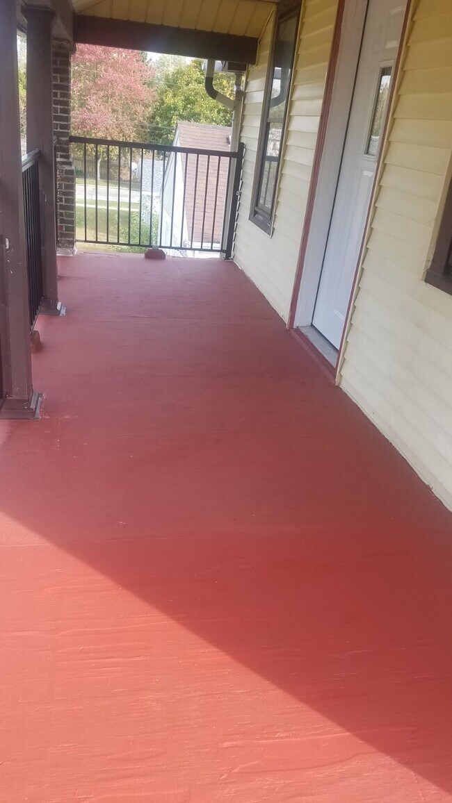 Balcony - 4313 Henry Ave