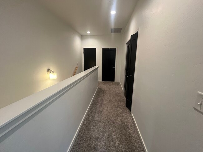 Building Photo - 180 Metz Ln