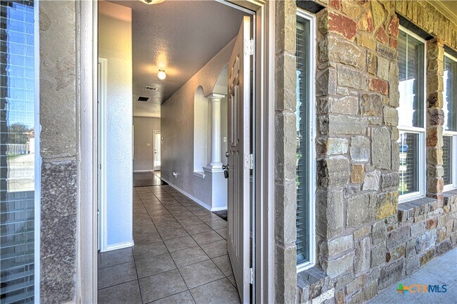 Foto del edificio - 1011 Sugar Brook Dr