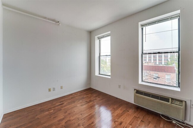 Foto del edificio - 308 Madison St