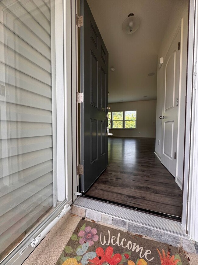 Building Photo - 3BR 2.5BA Home with an Office