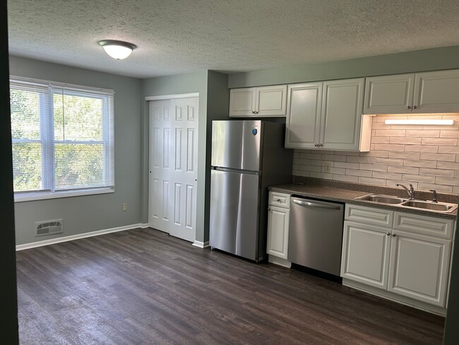 Building Photo - 124 Larkins Xing