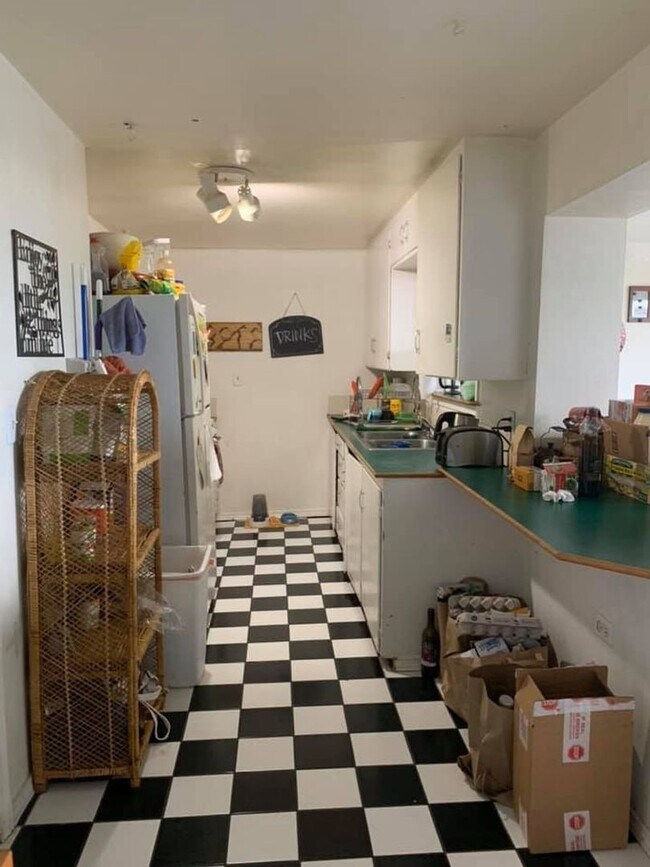 Foto del edificio - 3 & 4 Bedroom Units Just Steps from WWU