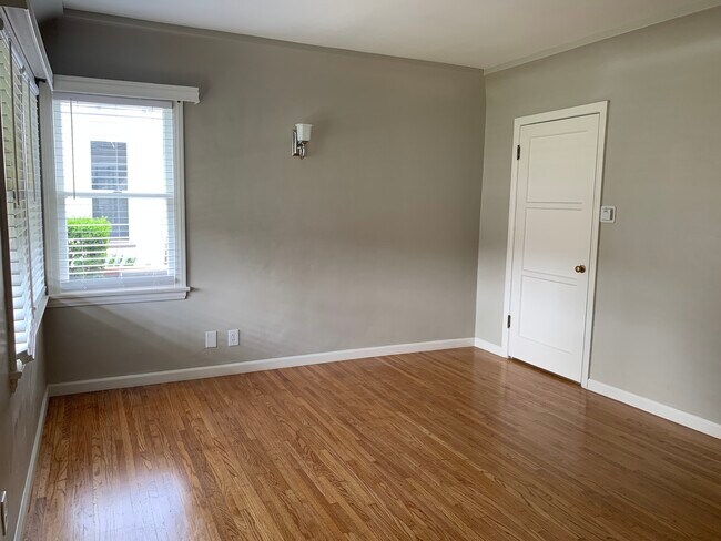 Foto del edificio - 318 N Bushnell Ave
