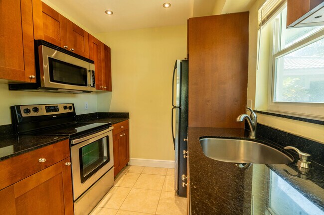 Foto del edificio - 1680 NE 34th Ln