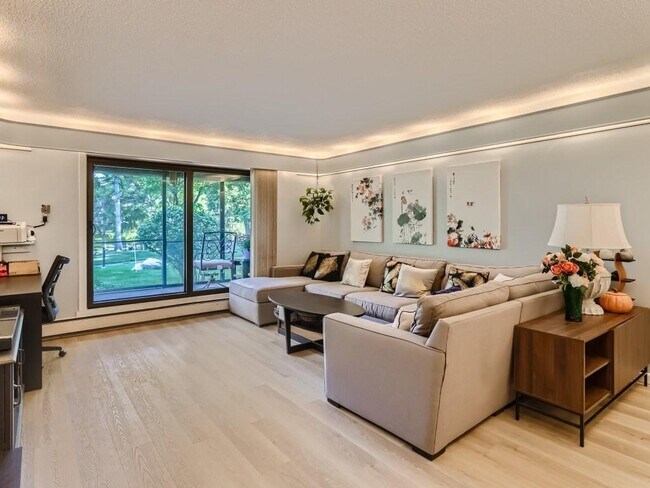 Foto del edificio - 7520 Cahill Rd