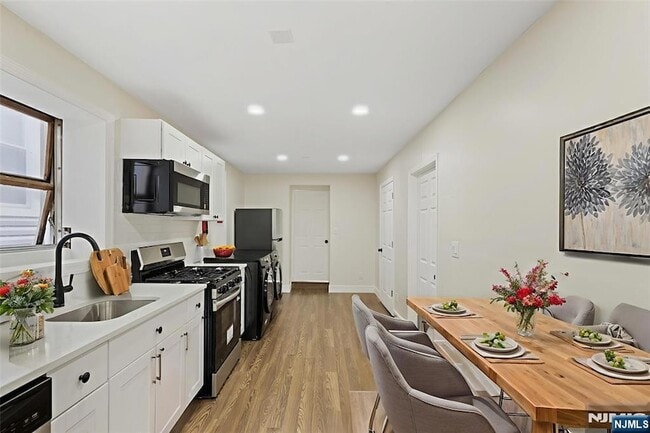 Photo - 86 Farnham Ave Apartment