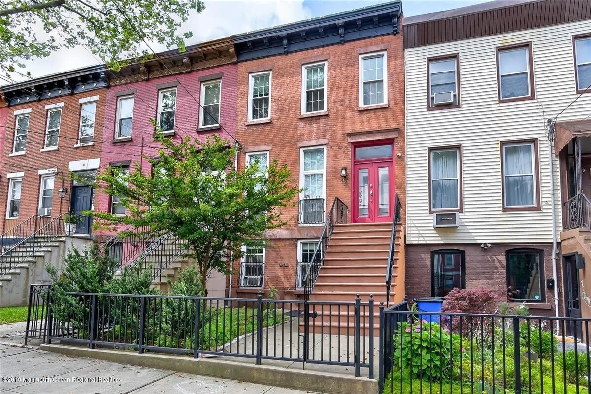 Primary Photo - 27 Henry St