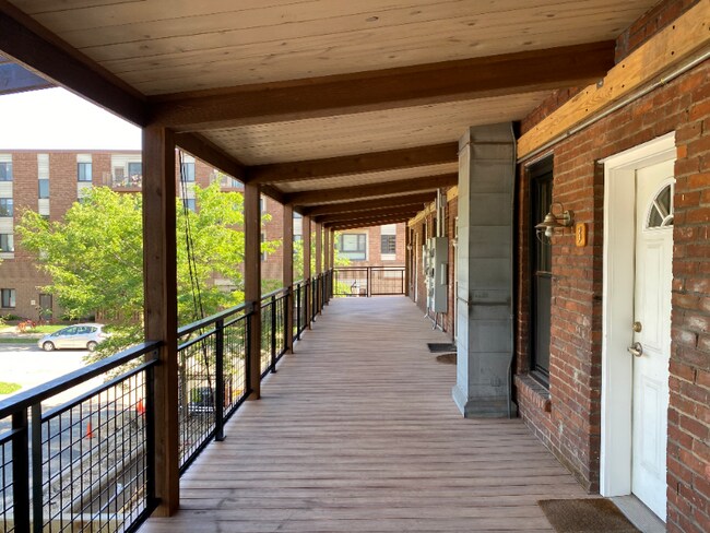 Foto del edificio - 2207 1/2 Central Ave NE