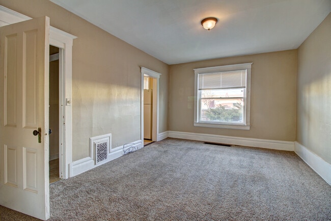 Dining Room - 920 N Ogden St