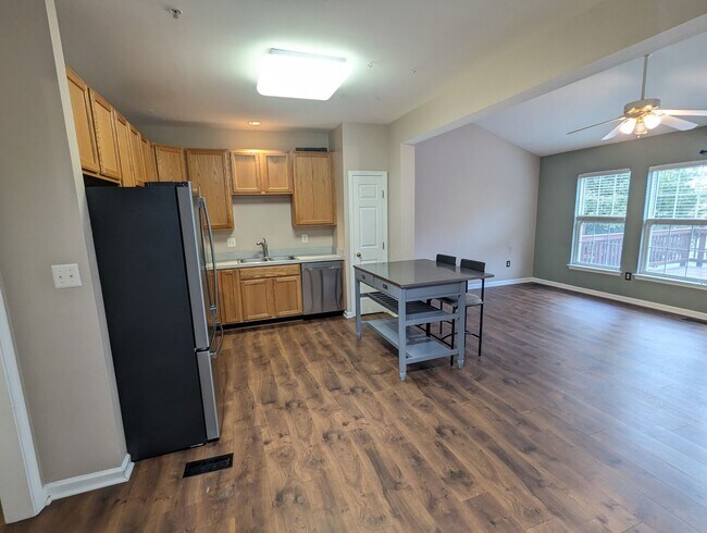 Foto del edificio - Beautifully maintained townhouse in Whittier available mid May!