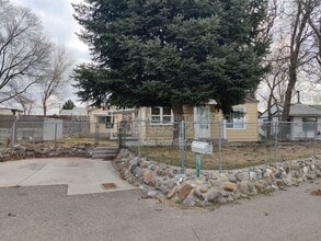 Building Photo - 729 S Fir St