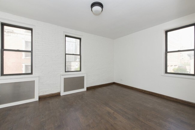 Building Photo - 885 10th Ave