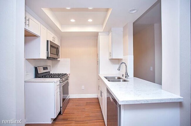 Building Photo - 2 br, 1 bath Condo - 600 W 3rd St