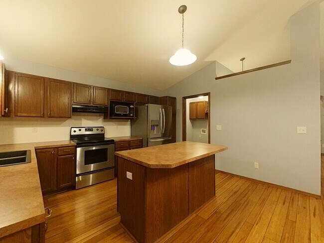 Building Photo - 4 Bedroom Wichita House - Maize School Dis...