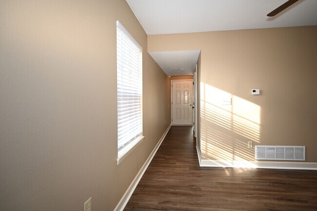 Foto del edificio - 3 Bedroom, 2.5 bath Townhome with 1 car garage!