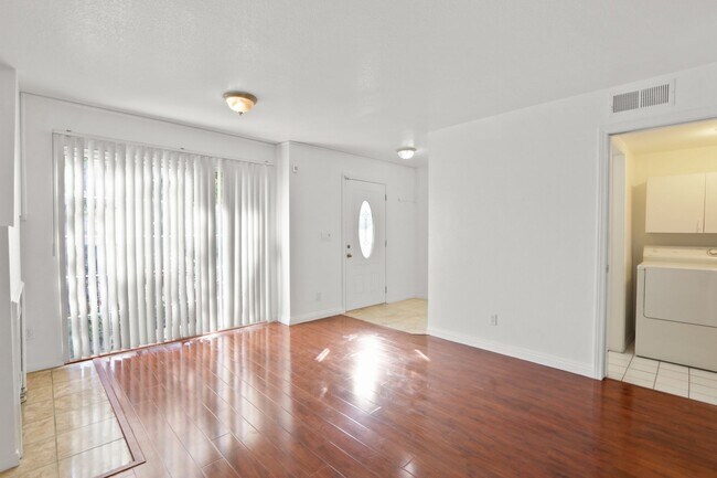 Foto del edificio - 3-Bedroom Home with Private Balcony in Pico Rivera FOR RENT