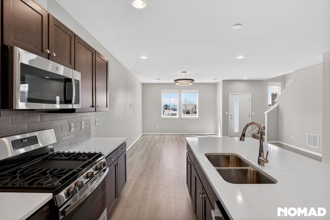 Foto del edificio - 6696 N Argonne St