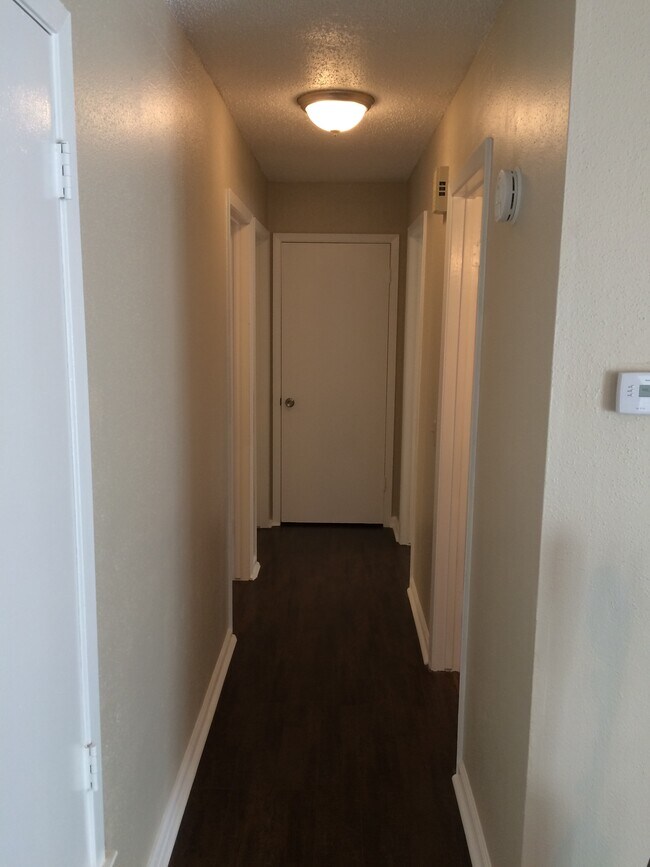 Pasillo del dormitorio - 9214 Cliffvale Street