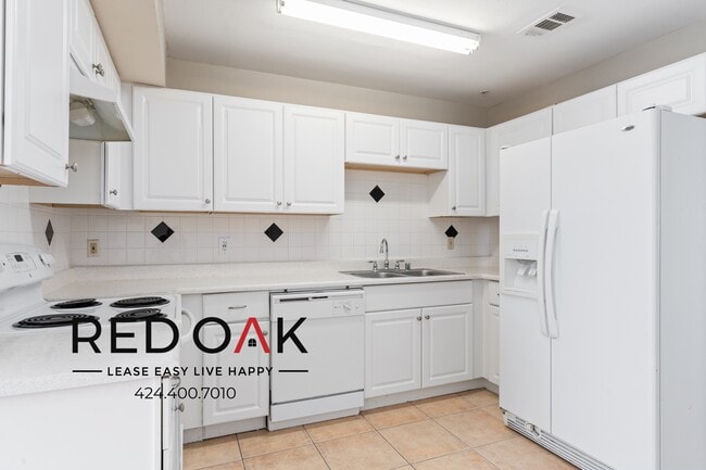 Building Photo - Charming Bright Newly Remodeled Two Bedroo...