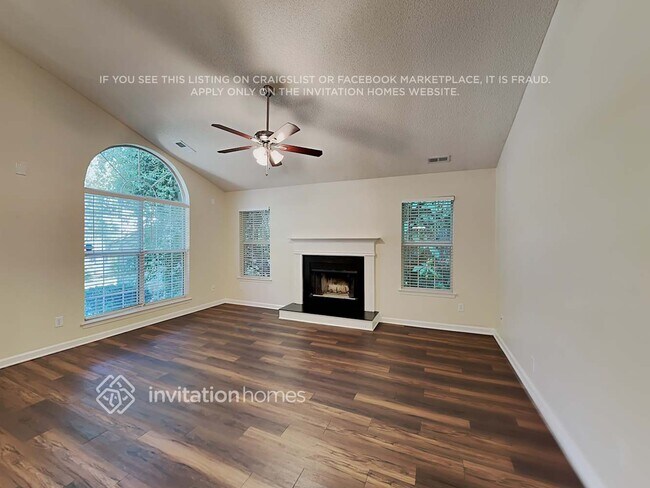 Foto del edificio - 7805 Royce Hall Ln