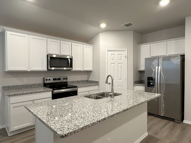 Foto del edificio - One Year Young 3 Br/2 Ba Home in the Clear...