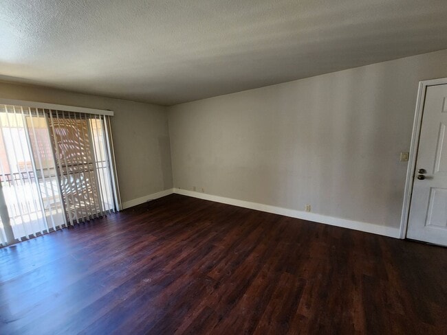 Building Photo - Beautiful Bella Vita 1 Bedroom/1 Bath unit.