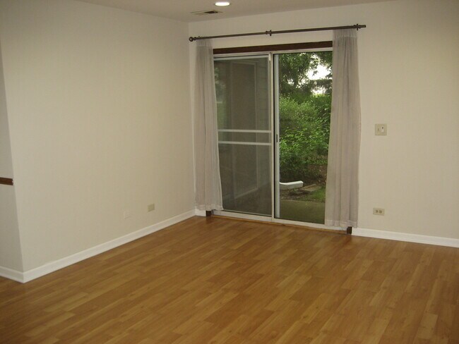 Foto del edificio - 329 Pembroke Ct