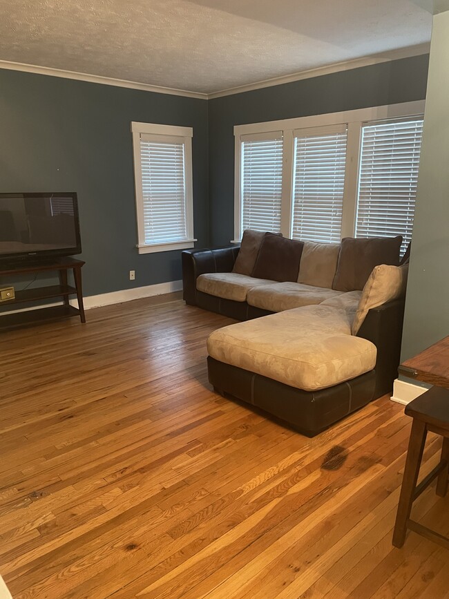 Building Photo - 818 S 37th Ave