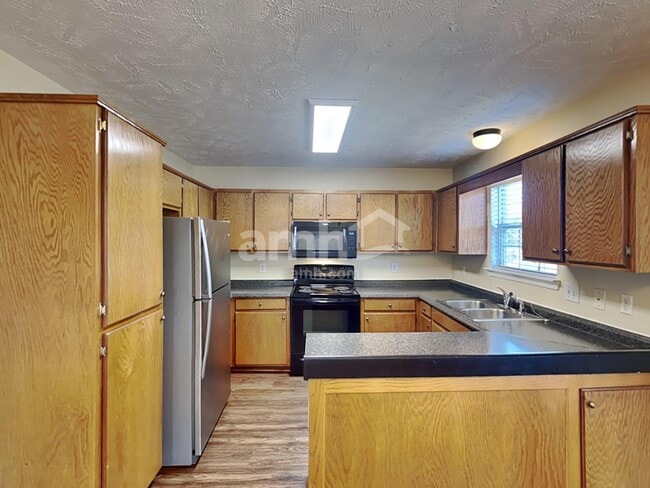 Building Photo - 427 Parrish Hill