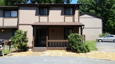 Building Photo - 24180 Woodridge Cir