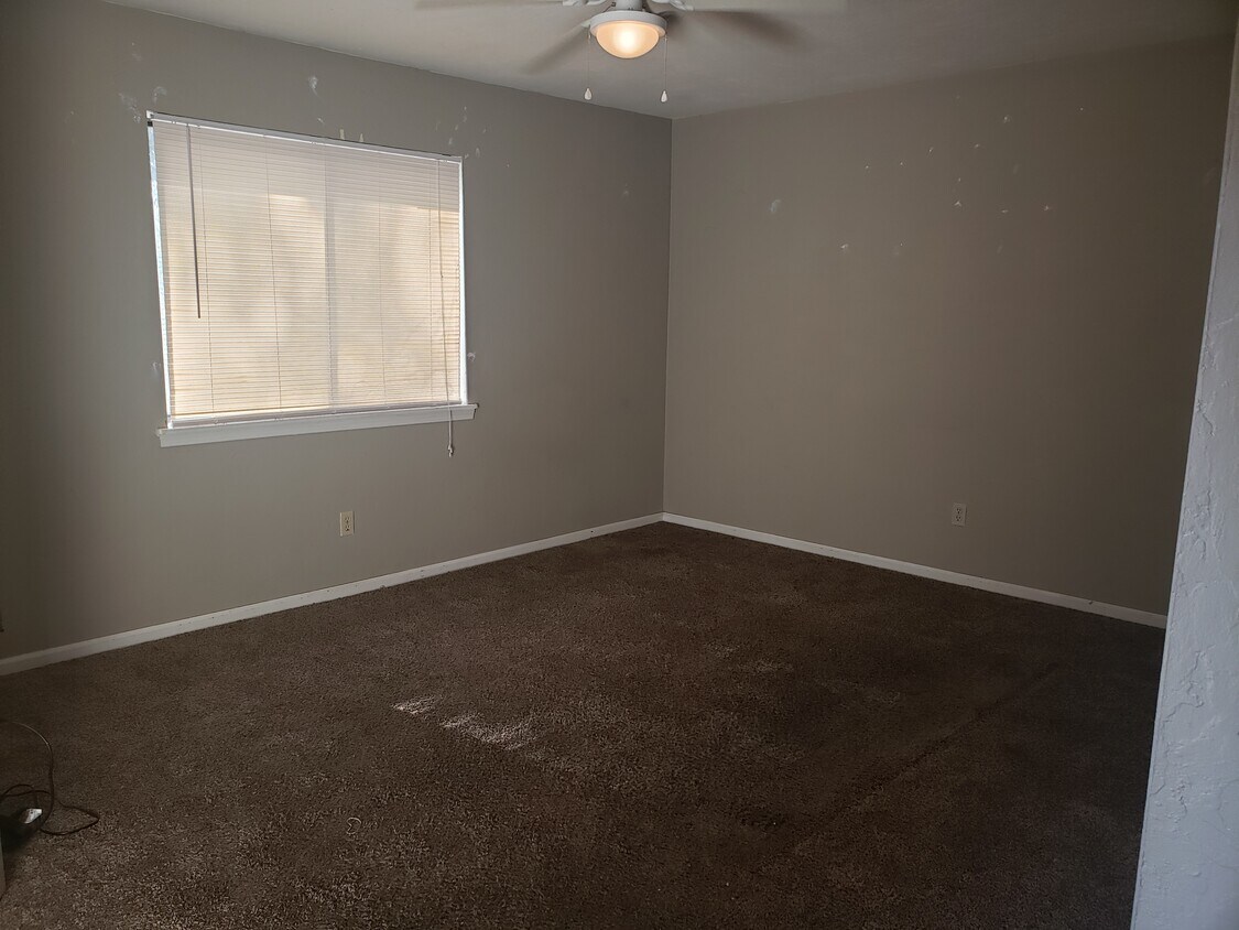 Building Photo - Willow Bend Way