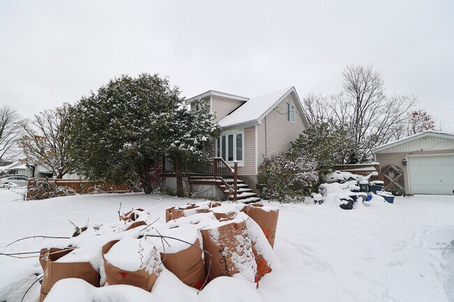 Photo du bâtiment - 1230 Notting Hill Ave