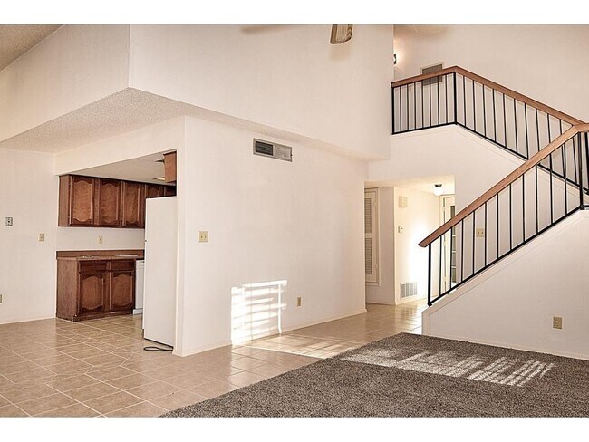 Building Photo - 6647 Dawn Dr
