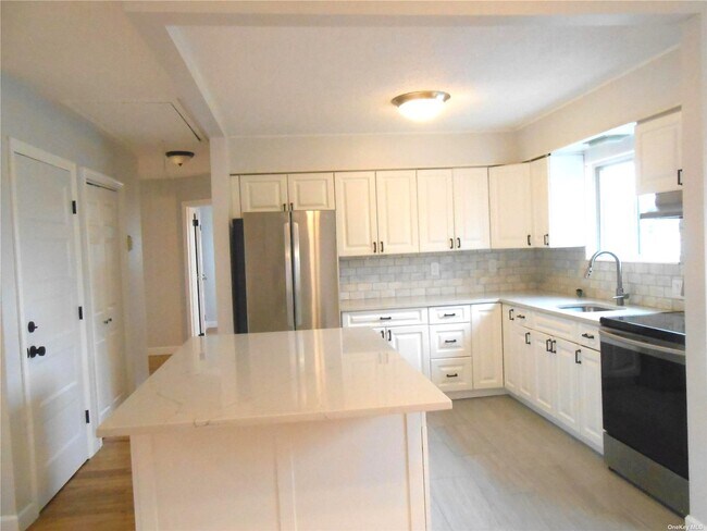Building Photo - 29 Guilford Park Dr