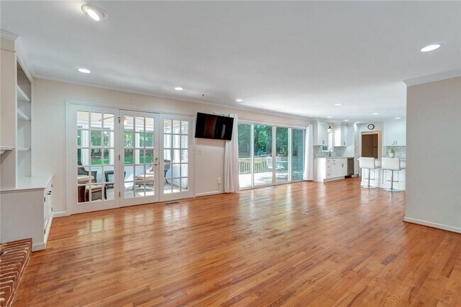 Foto del edificio - 295 Oakmere Rd