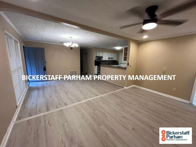 Foto del edificio - Located Off Moon Road! Must See.